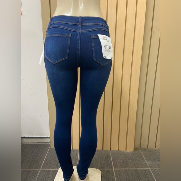 1822 Butter Denim Skinny Jeans - Picture 12 of 16